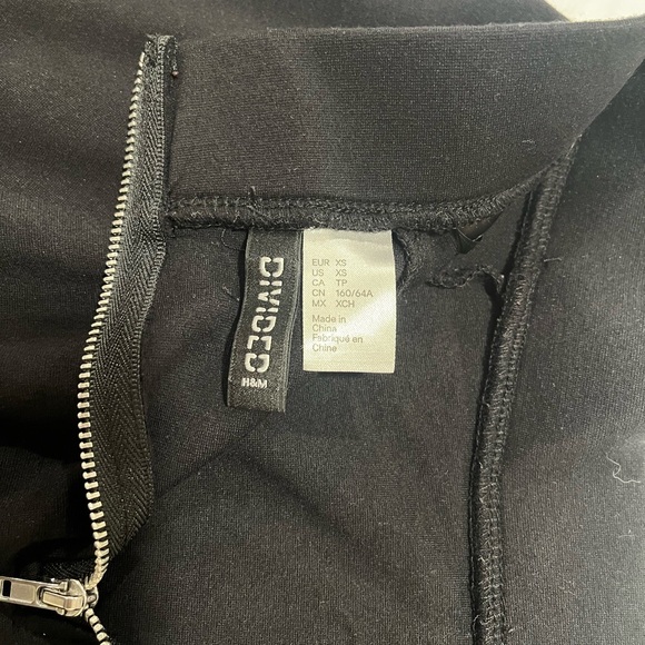 Black Divided Skirt - XS - Picture 5 of 6